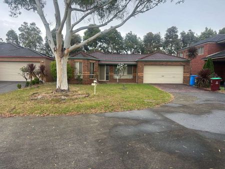 12 Greenock Crescent, Cranbourne East, VIC 3977 - Photo 5