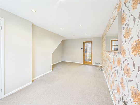 2 bedroom end of terrace house to rent - Photo 1