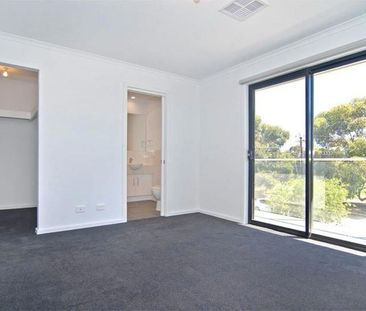 SPACIOUS FOUR BEDROOM HOME OPPOSITE RESERVE - Photo 3