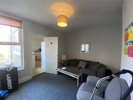 4 bedroom house to rent Bath Road, PO4 - Photo 2