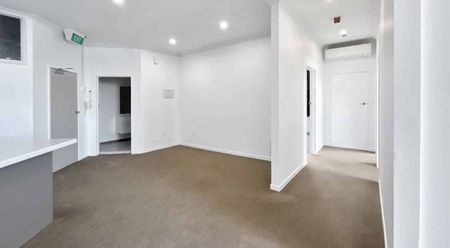 CITY CENTRE- 3 BEDROOMS - Photo 2