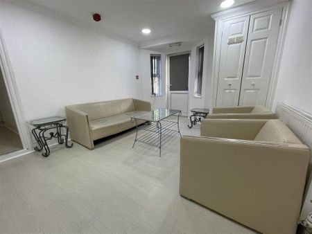 3 bedroom apartment to rent - Photo 2