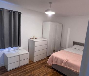 6 bedroom terraced house to rent - Photo 4