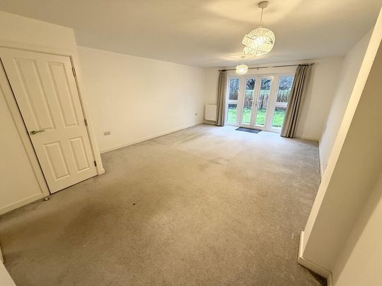 4 bedroom link detached house to rent - Photo 1