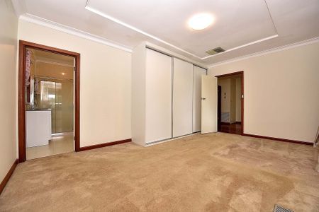 7 Finlayson Street, Forest Hill - Photo 2