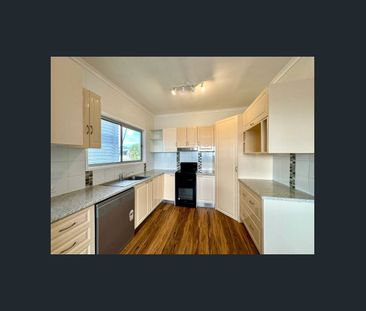 3 Bedroom home with internal stairs - Photo 1