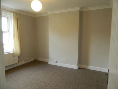 3 bedroom detached house to rent - Photo 2