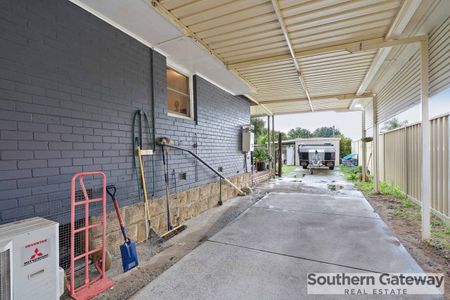CHARMING SUBURBAN HOME - Photo 3