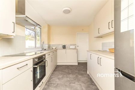 1 bedroom in a house share to rent - Photo 4