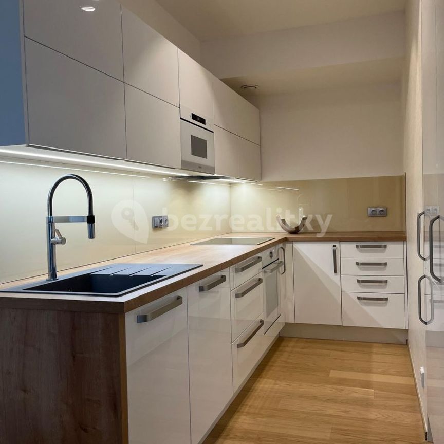 Pronájem bytu 2+kk • 55 m² bez realitkyHodonínská, Praha - Michle - Фото 1