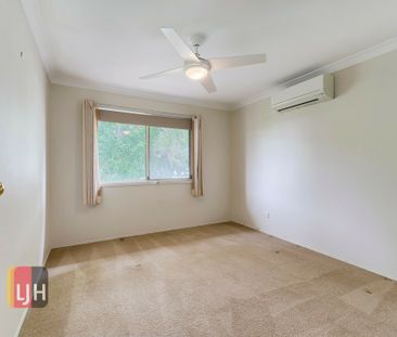 FULLY AIR CONDITIONED THREE-BEDROOM TOWNHOUSE WITH GREAT COURTYARD - Photo 3