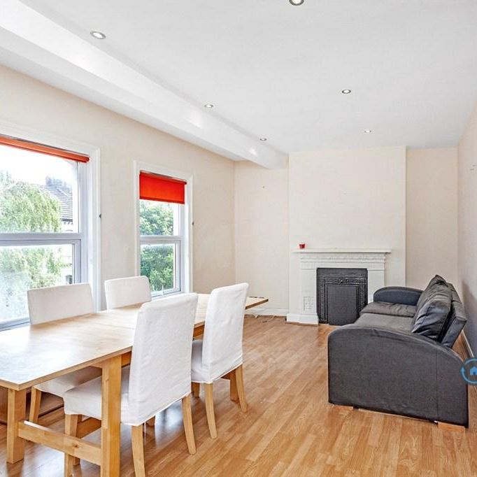 3 bedroom flat to rent - Photo 1