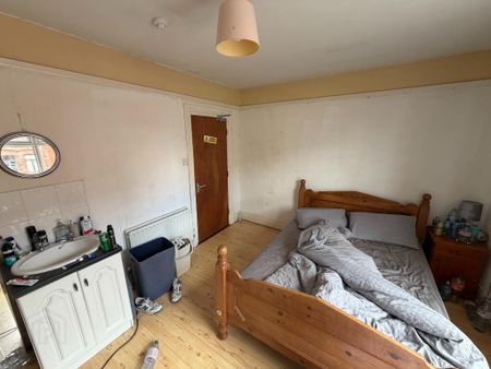 56 Fitzroy Avenue, Belfast, BT7 1HX - Photo 3