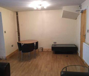 4 bedroom semi-detached house to rent - Photo 6