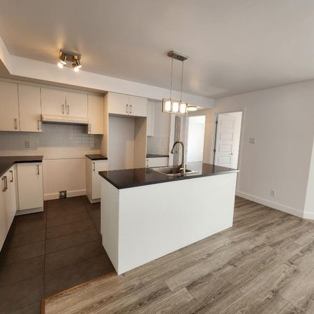 NOUVELLEMENT DISPONIBLE / Appartement ** 4 ½ ** - Photo 3