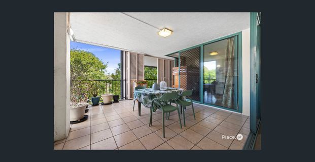 Boutique Park Front Apartment Offering a Coveted Riverside Lifestyle - Photo 1