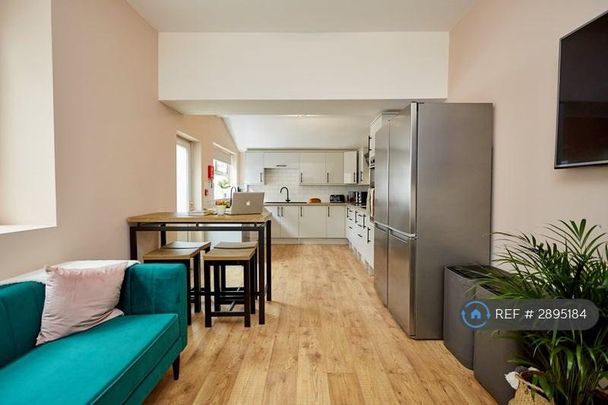 1 bedroom in a house share to rent - Photo 1