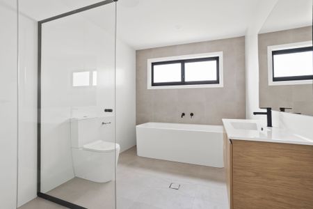 Modern 3 Bedroom Townhouse With Double Garage - Photo 5