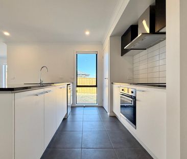 Brand New Family Living in a Thriving Armstrong Creek Pocket - Photo 5