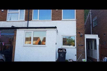 3 bedroom semi-detached house to rent - Photo 3