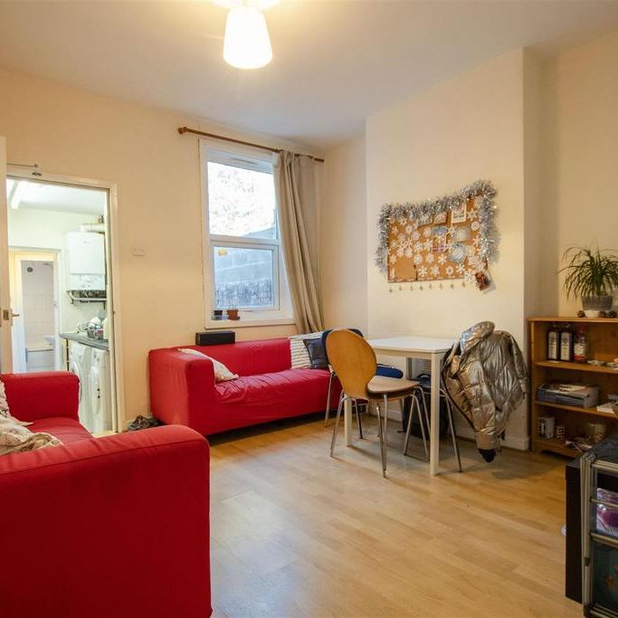 6 bedroom house to rent - Photo 1