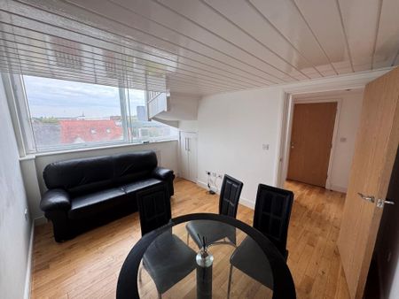 2 bedroom flat to rent - Photo 4