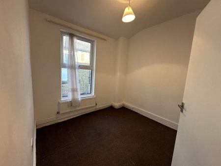 3 bedroom flat to rent - Photo 5