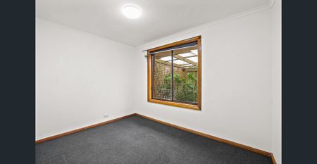 5 Alexander Crescent, Hackham - Spacious Backyard with Endless Potential - Photo 5