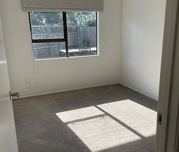 Spacious and sunny family home - Photo 5