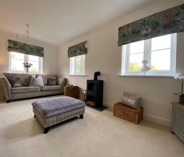 3 bedroom detached house to rent - Photo 2