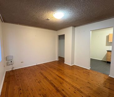 2 bedroom unit located in quiet street. - Photo 1
