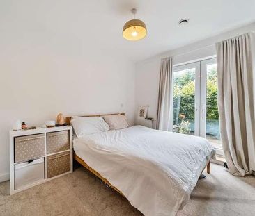 Sunbury, Sunbury-on-thames, TW16 - Photo 1