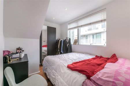 2 bedroom flat in 19 Long Walk - Photo 4