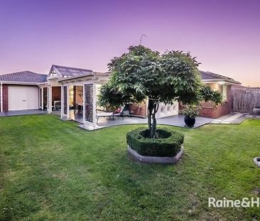 32 Cornwell Crescent, Cranbourne East, VIC 3977 - Photo 2