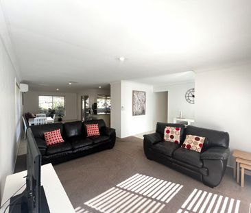 18 Mussau Street, Pacific Pines - Photo 6