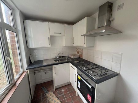 2 bedroom terraced house to rent - Photo 4