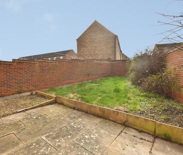 3 bedroom terraced house to rent - Photo 5