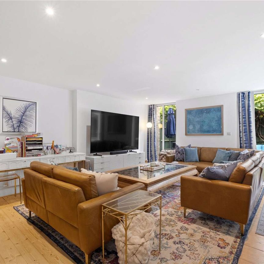 Halston Close, London, SW11 6RH - Photo 1