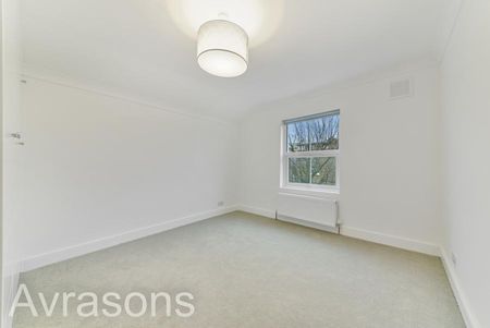 3 bedroom flat to rent - Photo 3