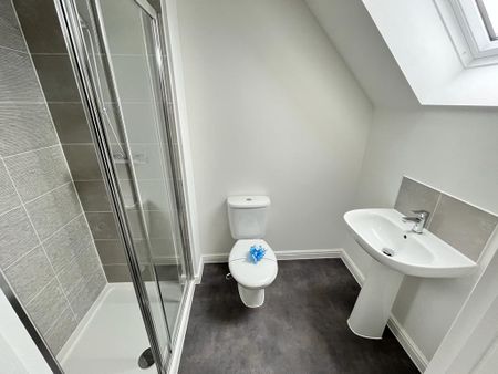 3 bedroom semi-detached house to rent - Photo 3