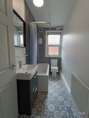 Room in a Shared House, Newport Gardens, LS6 - Photo 4