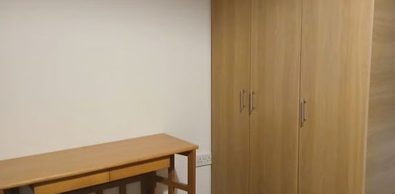 Room in a Shared Flat, Reservoir Close, CR7 - Photo 2
