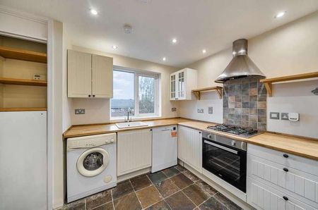 Wheelwright Close, Bushey, WD23 - Photo 2