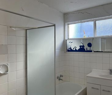 Ground Floor Unit - Photo 2