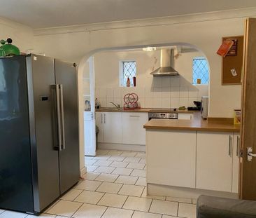 1 bedroom in a house share to rent - Photo 5