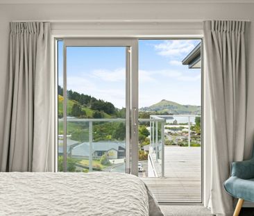 A modern home with a harbour view! - Photo 3