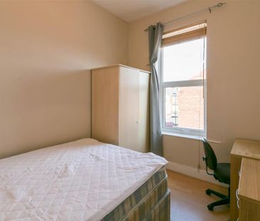 3 bedroom flat to rent - Photo 3