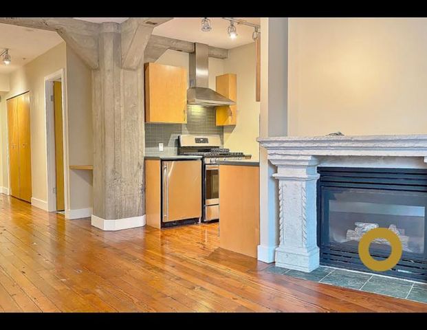 Cute & Cozy Studio in Central Yaletown! | 1216 Homer Street, Vancouver - Photo 1