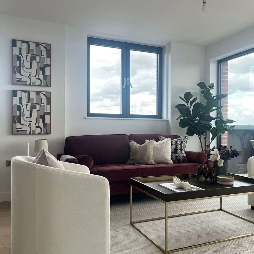 New furnished two bed flat in Nine Elms - Photo 1