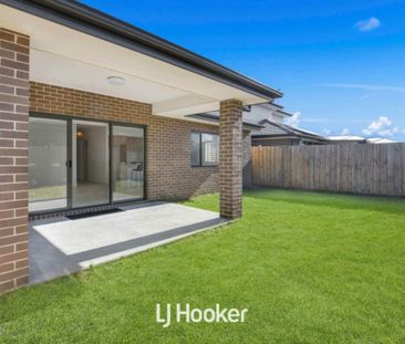 Beautiful 4 Bedroom Home! - Photo 1